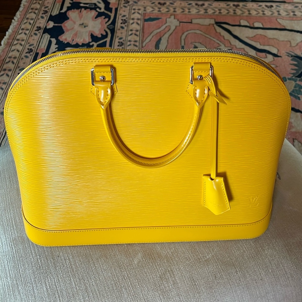 Luis Vuitton Alma Epi handbag large